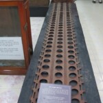 Na tomhle museli vězni dělat kotrmelce tak dlouho, dokud se z nic nesedřela kůže