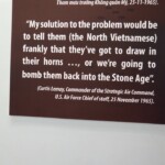 Velitel letových sil US: Severní Vietname, buď to odpískáš, nebo tě vybombardujem zpátky do doby kamenný