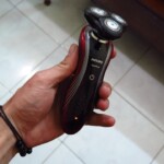 oranžová kontrolka značí, že strojek je uplně mrtvej