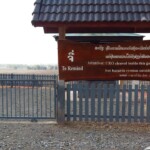 Uvnitř ohrady je odminováno, všude okolo ale neni