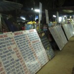 Typický obrázek ve Vang Vieng. Palačinky/burgery/sandwiche od rána do večera