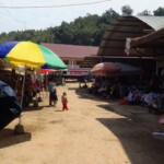 Market po cestě do Luang Namtha